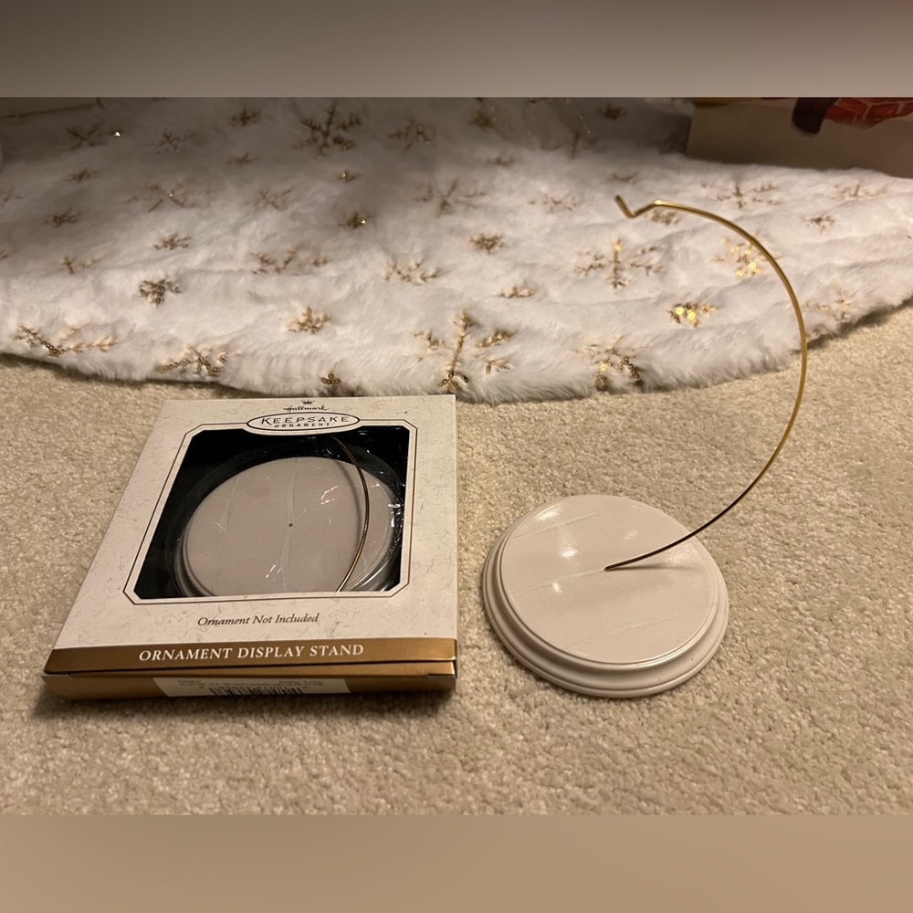 2 Hallmark Keepsake Ornament Display Stand -NWT
